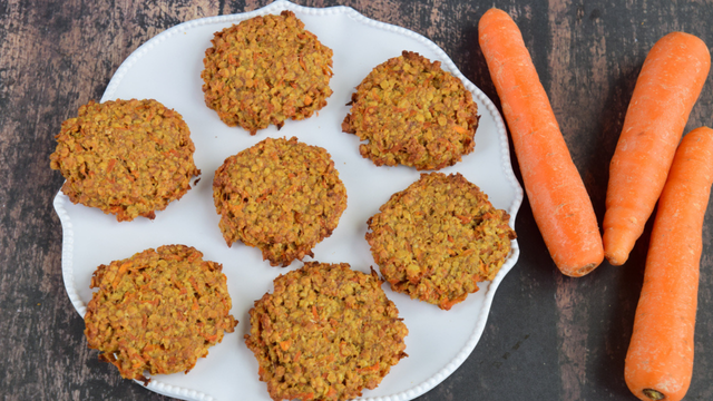 Sem farinha, sem fritura: como fazer bolinhos de cenoura e queijo em menos de 30 minutos