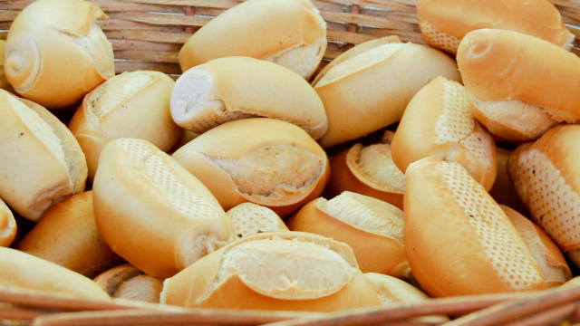 Nunca guarde o pão francês na bancada ou na geladeira: armazene dessa forma se quiser que ele dure muito mais