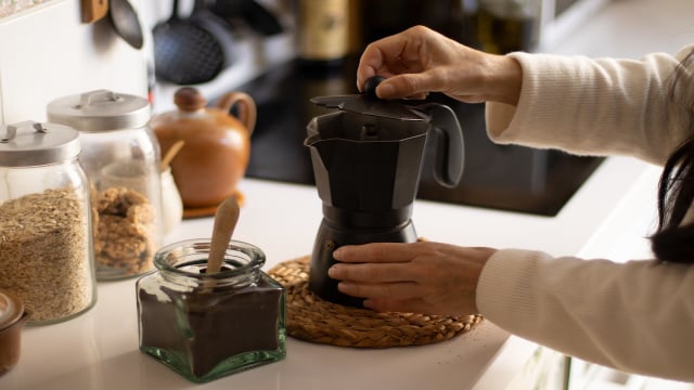 Cafeteira italiana exige extração correta para sabor complexo do café. (Foto: Shutterstock)