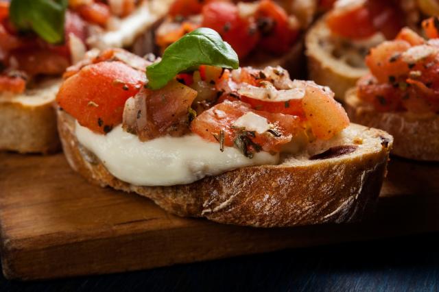 Esse aperitivo de rico vai deixar todos os seus convidados impressionados: aprenda como fazer gastando pouco!