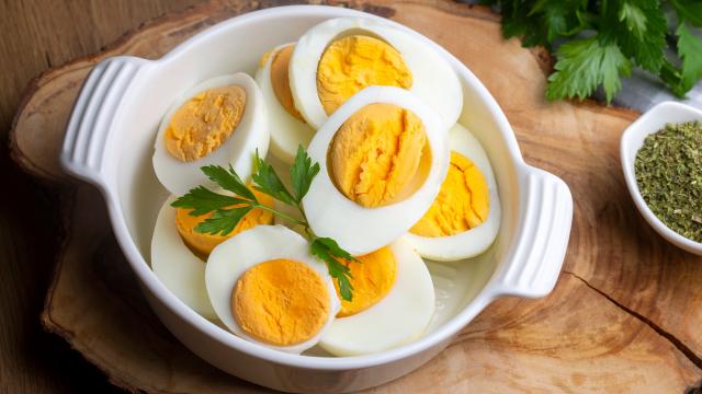 A dieta do ovo pode aumentar o colesterol e comprometer o consumo de outros nutrientes essenciais (Créditos: Shuttertstock)