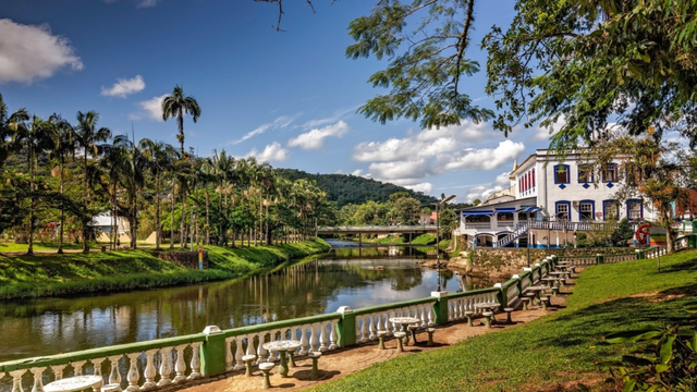 Pequena vila de 18 mil habitantes vem conquistando visitantes por unir serra, mar e clima pacato pertinho de Curitiba