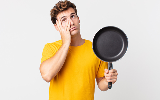 Inacreditável, mas verdade: as pessoas só agora estão descobrindo para que serve o furo da panela