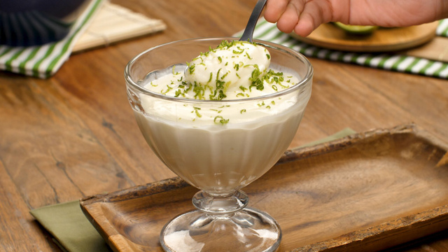 Fazer mousse de limão é rápido e prático, só lembre de deixar um tempo na geladeira (Créditos: TudoGostoso)