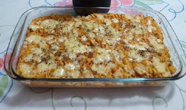 Pra comer hoje à noite: macarrão na panela de pressão com carne moída é perfeito para um jantar prático