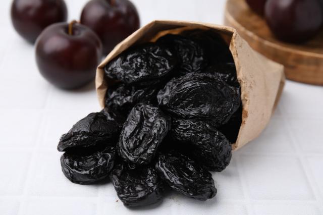 Ouro negro: qual fruta produz colágeno e ajuda a fortalecer os ossos?