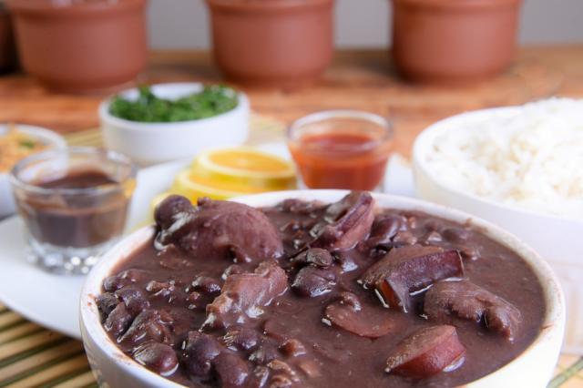 Feijoada para 20 pessoas: aqui está o quanto você precisa comprar de cada ingrediente