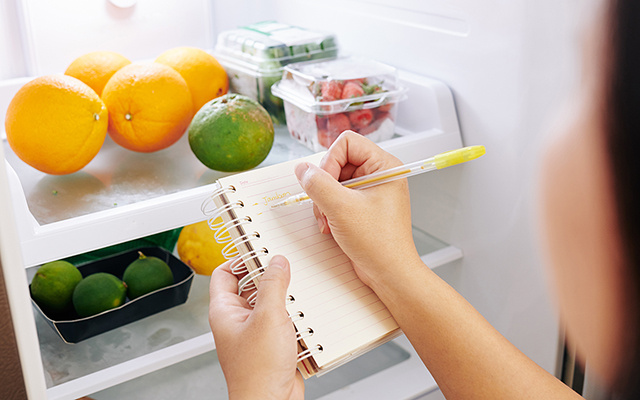 O erro que quase todo mundo comete com a geladeira ao voltar das compras
