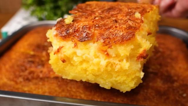 Esse é o melhor bolo de milho que eu já comi: feito no liquidificador com milho de latinha mesmo para comer no lanche da tarde