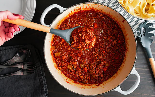 Nem açúcar, nem mel: esse ingrediente simples deixa o molho de tomate menos ácido e mais equilibrado