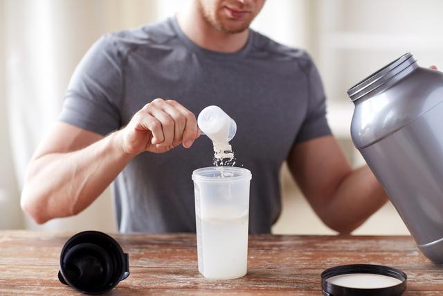 Benefícios do Whey Protein: é isso que acontece com o seu corpo quando você toma no HORÁRIO CERTO