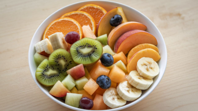 A fruta rica em vitaminas A, C e E que protege os olhos contra catarata, radiação UV e envelhecimento