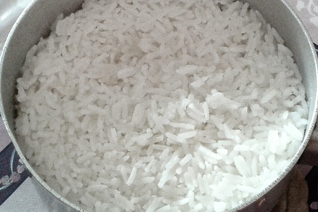 O arroz feito na airfryer fica mais saudável do que o arroz feito na panela?