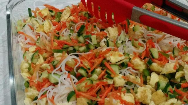 A salada de bifum é leve e sem glúten. (Créditos: TudoGostoso/Juan)