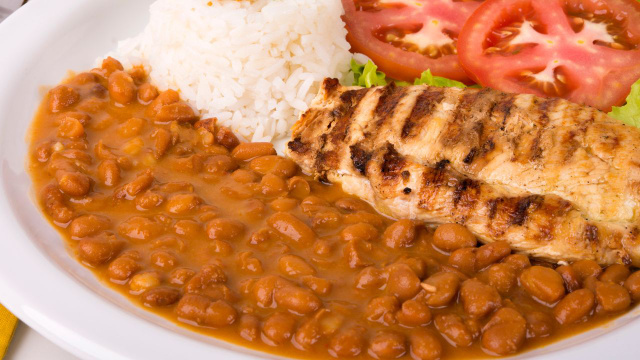 O truque mais inteligente e prático para deixar o feijão cremoso não precisa adicionar farinha