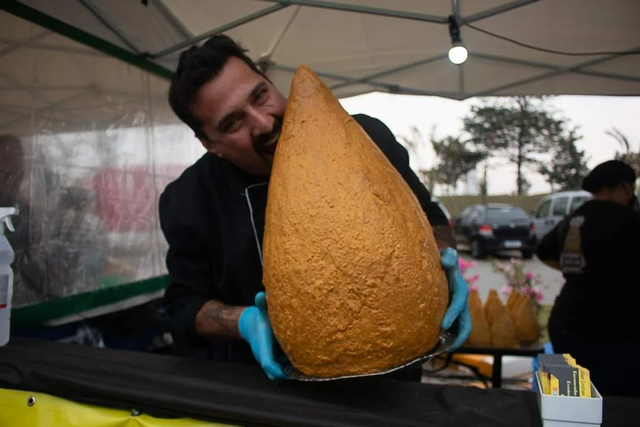 Evento gratuito em Interlagos/SP terá a maior coxinha do mundo, que pesa 76 kg; confira as novidades da 21ª edição do Big Food Festival