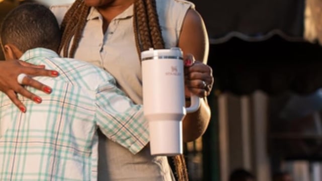 Achadinho Prime Day: Copo Stanley Quencher de 1,18 litros pela metade do preço