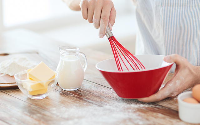 80% desse alimento é plástico: ingrediente muito usado em receitas e no pão tem a mesma consistência de parafina de prancha de surfe