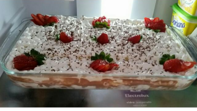 Pavê de morango com chocolate. (créditos: TudoGostoso)