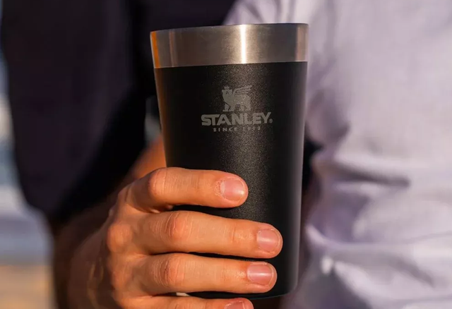 Por que você deveria investir em um copo térmico (e aproveitar as promoções da Stanley no Mercado Livre)?