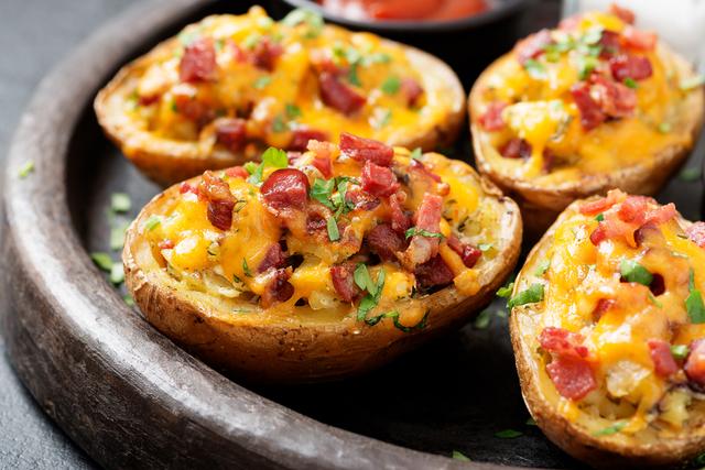 Veja o melhor jeito de fazer uma batata com recheio de bacon deliciosa na airfryer