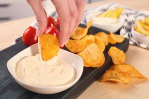 Chips servido com maionese