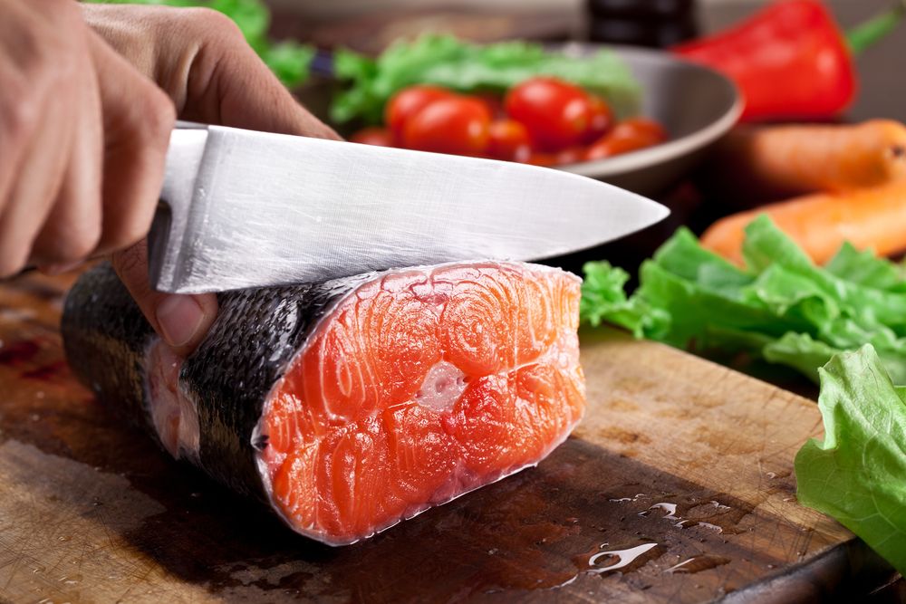 A faca do chef é ideal para cortes eficientes e precisos, principalmente em peças grandes.
