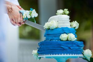 Ruffle cake com cores azuis
