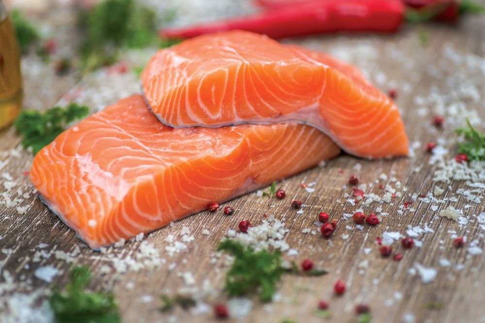 Aposte em peixes ricos em ômega-3 para evitar inflamações e tornar sua imunidade mais resistente.