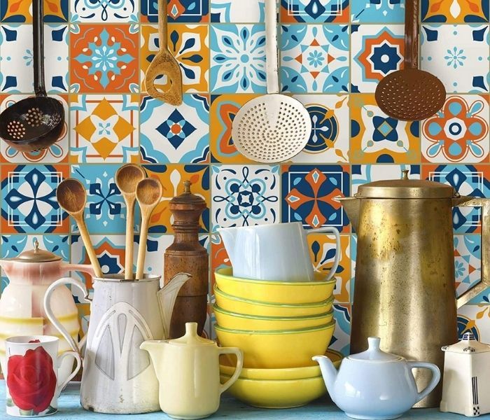Adesivos para azulejo com desing espanhol laranja e azul divertido para transformar a cozinha em minutos