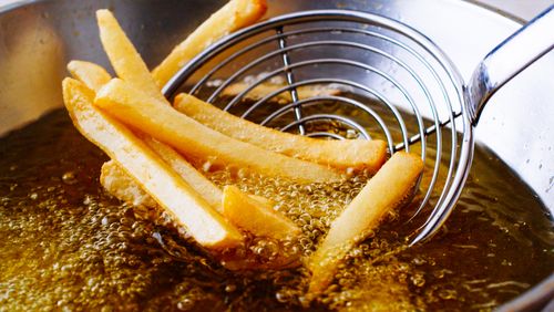 Batata frita sem culpa: aprenda a fazer fritas sequinhas na