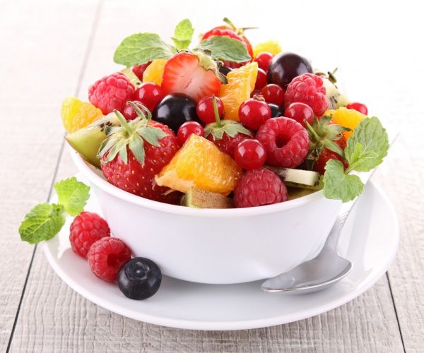 As frutas são alimentos ricos em nutrientes essenciais para o nosso organismo. Se você está de dieta ou tem uma alimentação que inclui muitas frutas, preste atenção porque existem algumas que podem atrapalhar sua meta. Confira algumas verdades sobre as frutas!