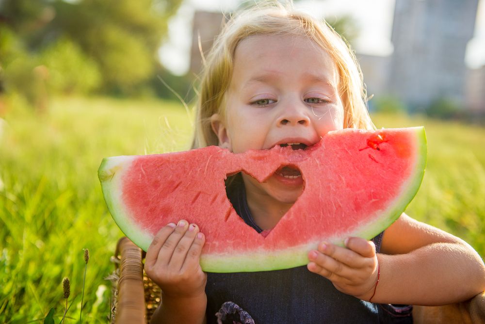 Conheça algumas dicas que irão aproximar os pequenos das frutas.