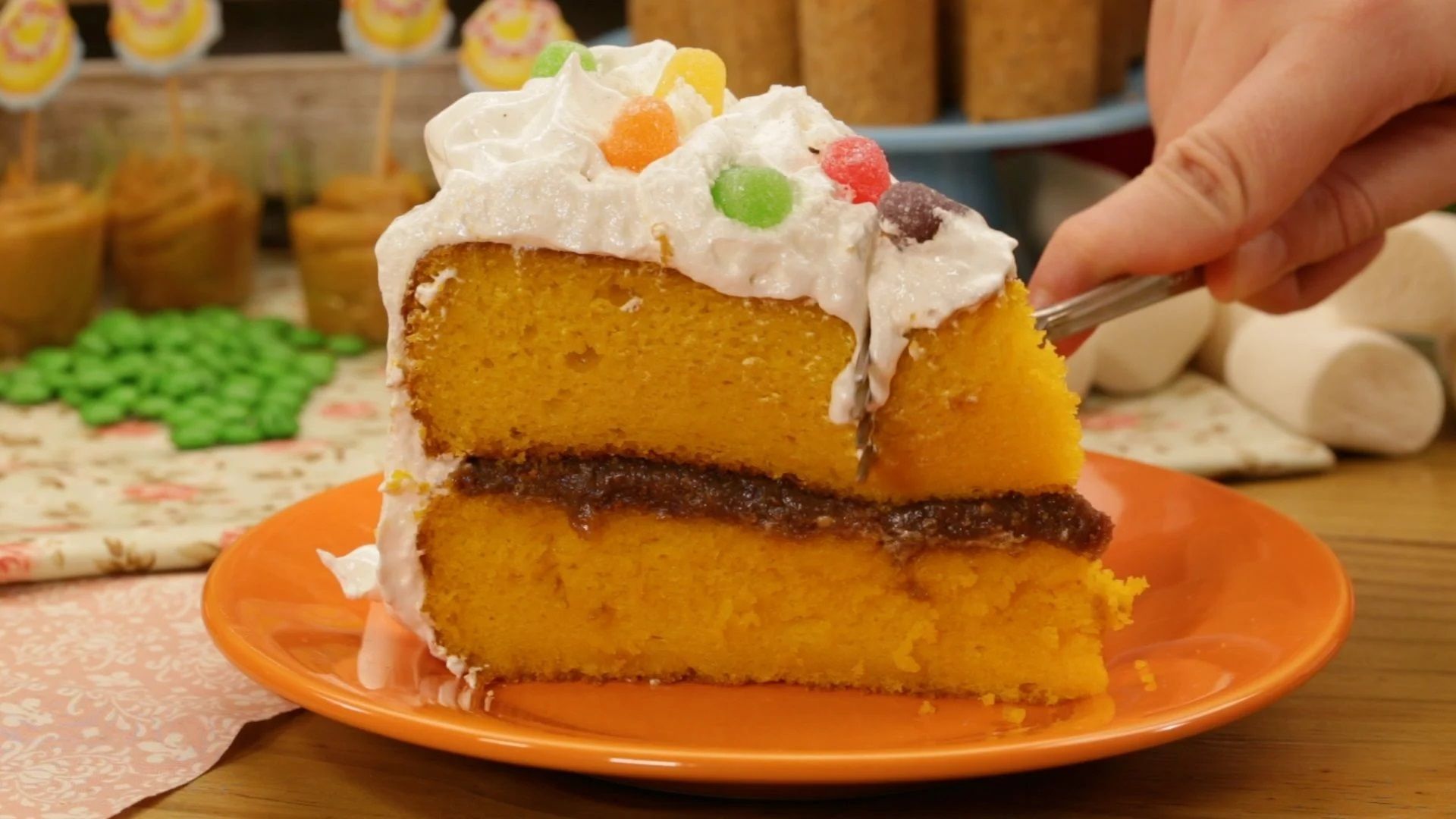 Receita de Bolo de aniversário simples, enviada por valdete - TudoGostoso