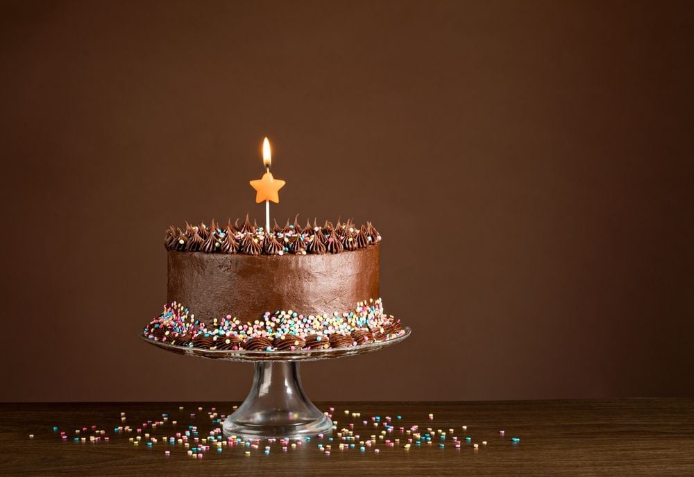 Como fazer bolo de aniversário simples? Veja 15 receitas fáceis -  TudoGostoso
