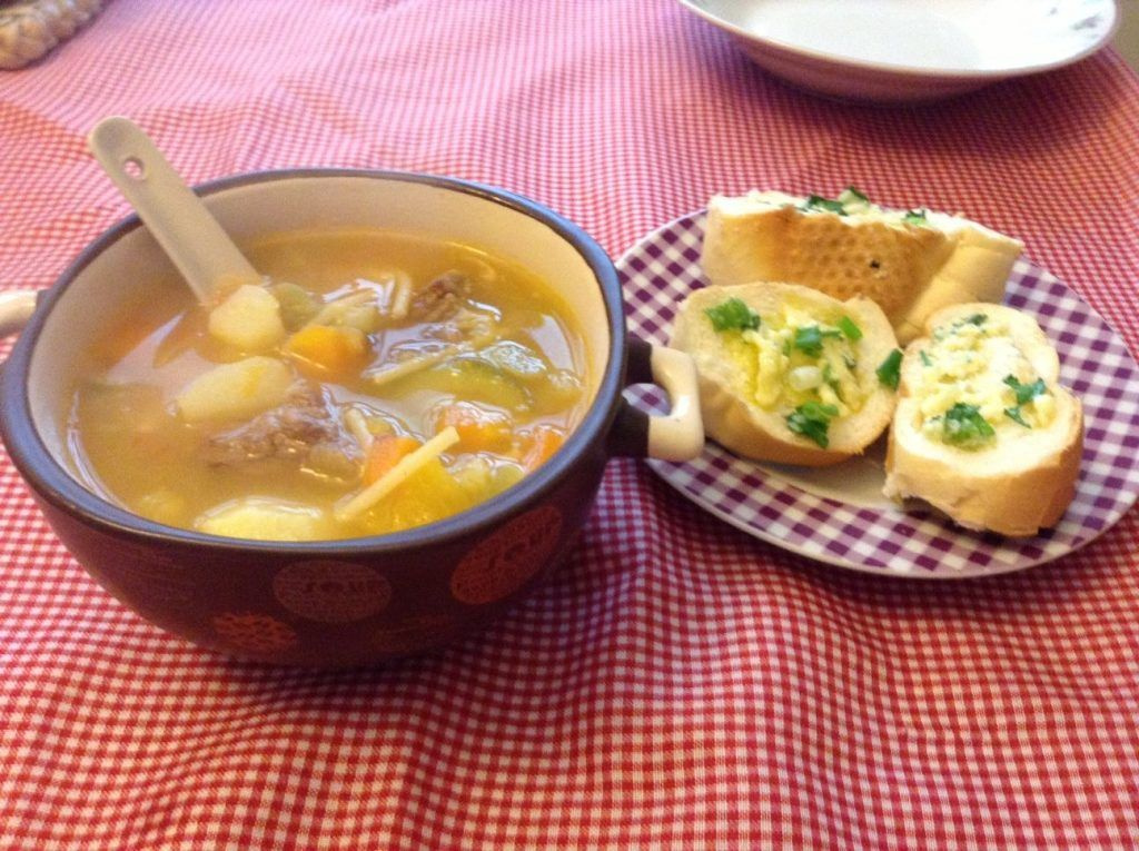 Sopa de legumes com macarrão