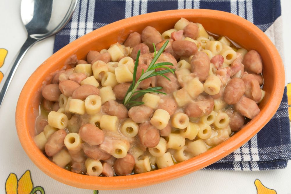 receita de macarrão com feijão italiano ou pasta fagioli