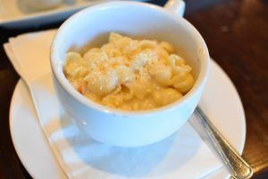 Aposte em diferentes molhos para deixar seu macarrão suculento.