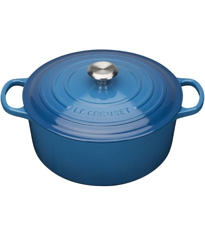 Panela Redonda Signature 26cm Azul Le Creuset em fundo branco