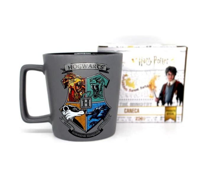 Caneca Harry Potter com o simbolo das casa de Hogwarts para dar um up na hora do café 