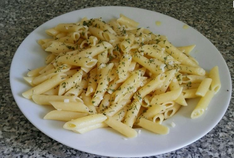 Penne ao alho e óleo