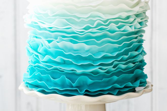 Ruffle cake com degradê azul