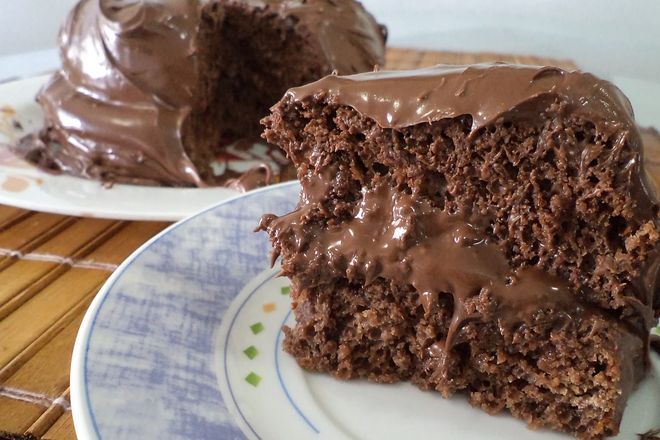 Bolo de chocolate molhadinho: a melhor receita que você vai provar