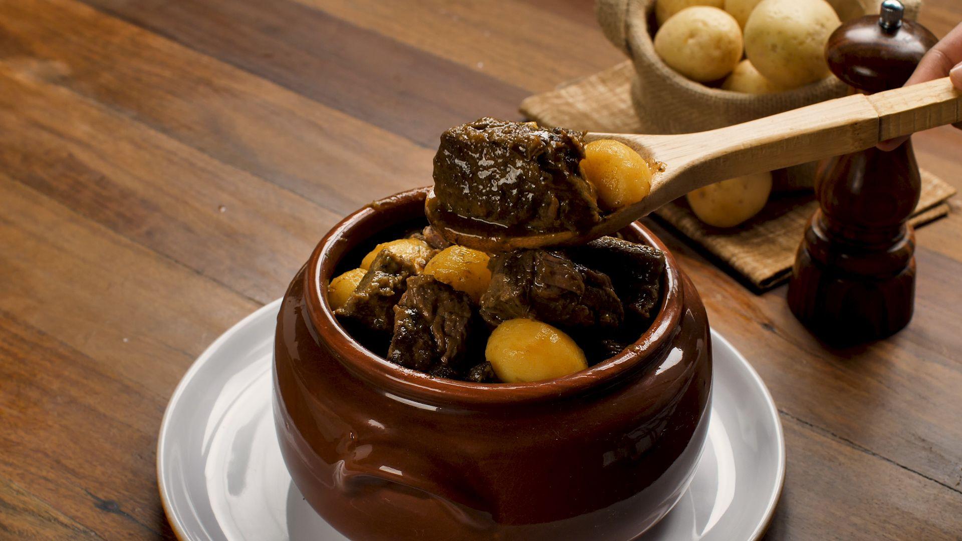 carne de panela com batata