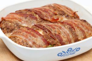 como fazer rocambole de carne com bacon