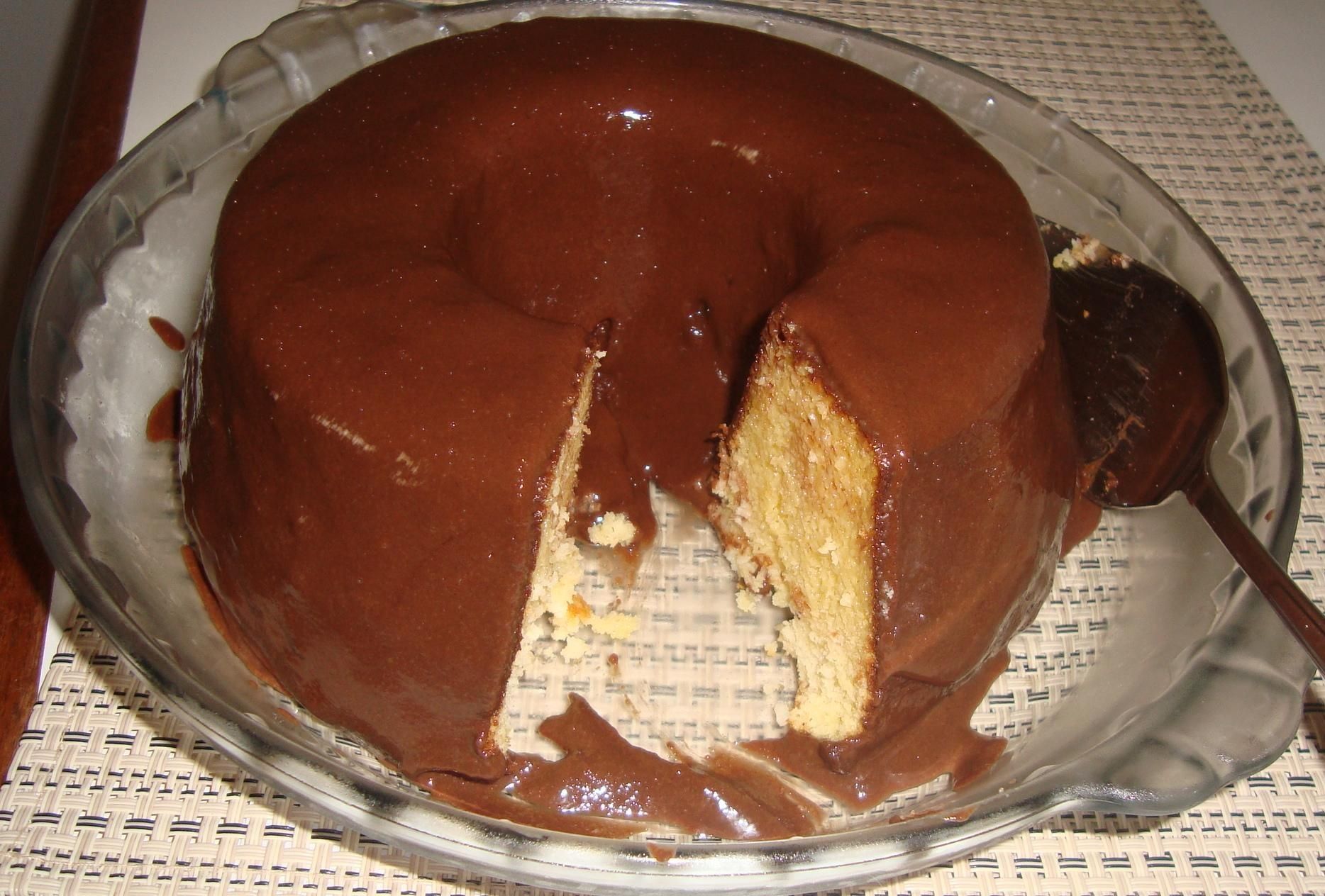 Bolo de Cenoura com Cobertura de Chocolate Sem Glúten e Sem Lactose