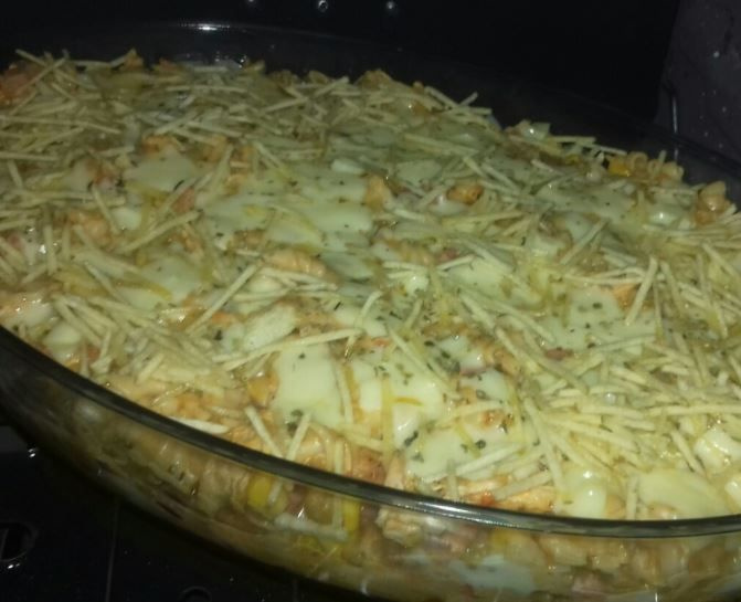 Macarrão com frango na panela de pressão