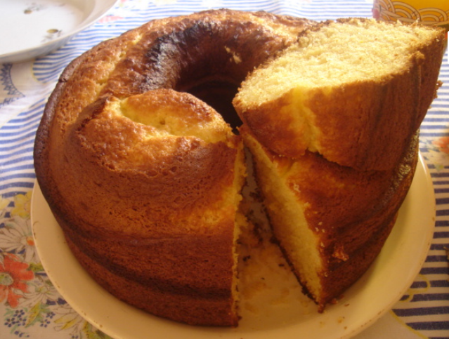 Café da tarde garantido! Aprenda a fazer bolo de cenoura no liquidificador