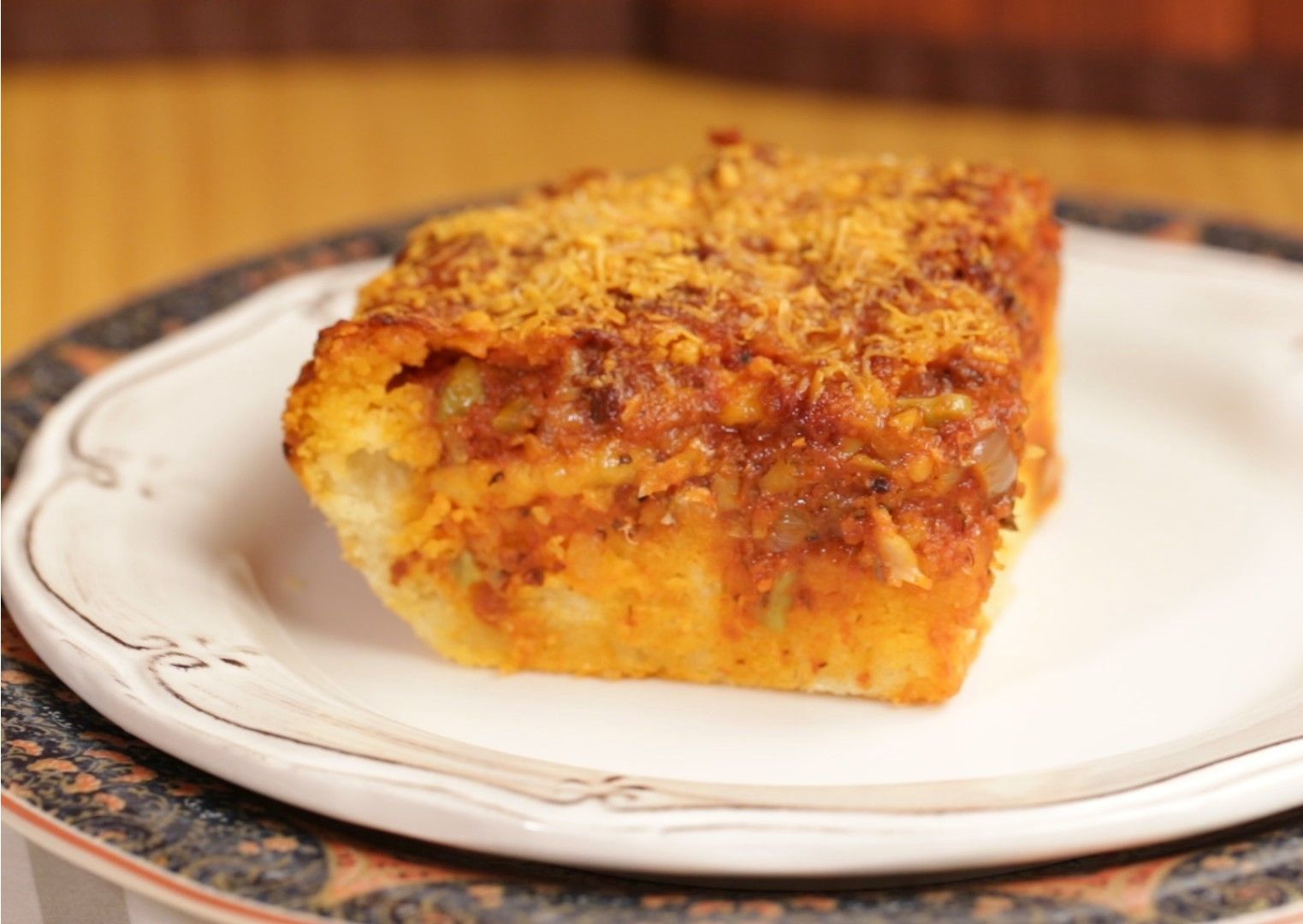 Pedaço de torta de sardinha