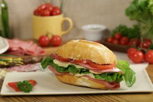 Sanduíche de mortadela delicioso